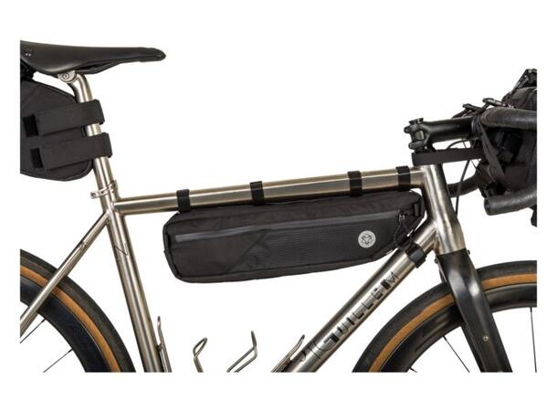 AGU Venture Bikepacking Rammeveske L Sort, 5.5L, 210gr, 52 x 14 x 6cm 