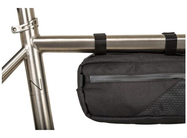 AGU Venture Bikepacking Rammeveske L Sort, 5.5L, 210gr, 52 x 14 x 6cm 