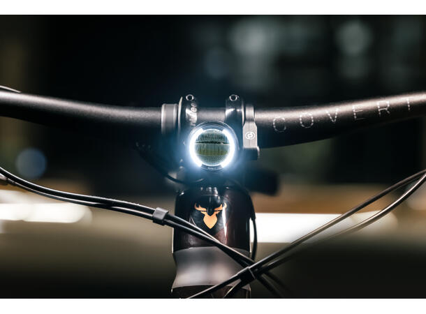 Supernova Mini 3 Pro Frontlykt 350-800L, 12V, Sort, 70g, m/bryter 
