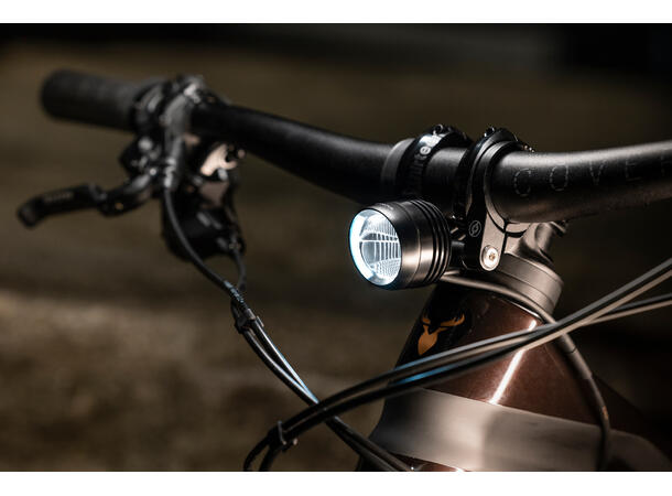 Supernova Mini 3 Pro Frontlykt 350-800L, 12V, Sort, 70g, m/bryter 