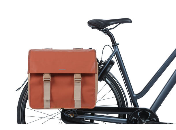 Basil Urban Load Sideveske Sett Terra Rød, 48-53l, Universal Bridge 