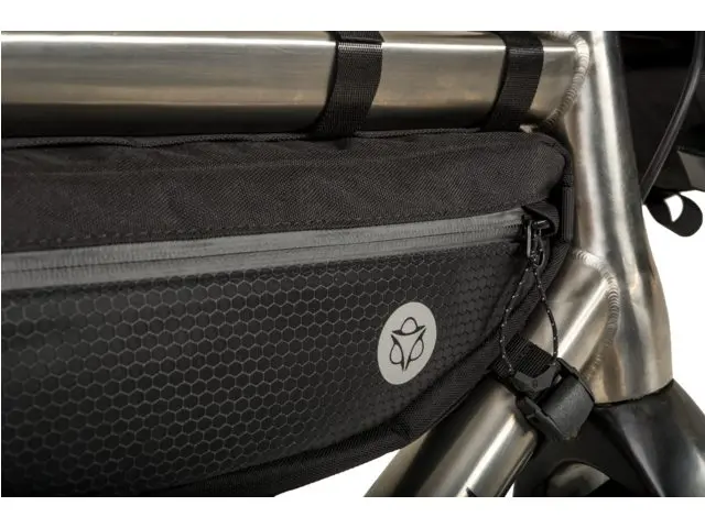 AGU Venture Bikepacking Rammeveske L Reflective, 5.5L, 210gr, 52 x 14 x 6cm 