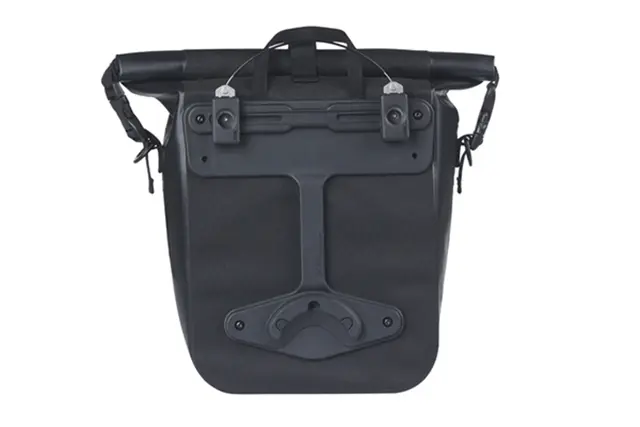 Basil Navigator MIK Studs Sideveske M Sort, 14 Liter, IPX3,ink MIK Studssystem 