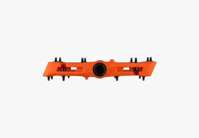 Race Face Chester Platformpedal L Oransj Nylon Composite, 115x110mm, 22-pin, 355g 